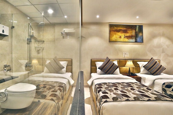 Room 7 of 18