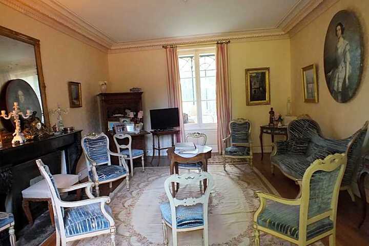 Hotel Suite Photo