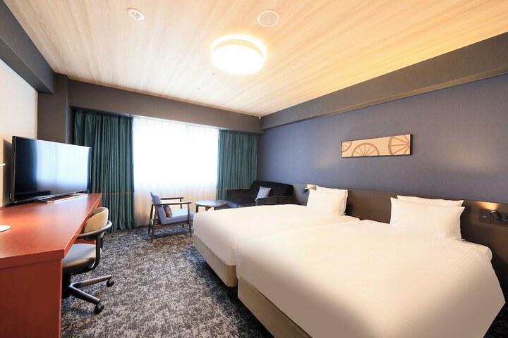 Room 25 of 43