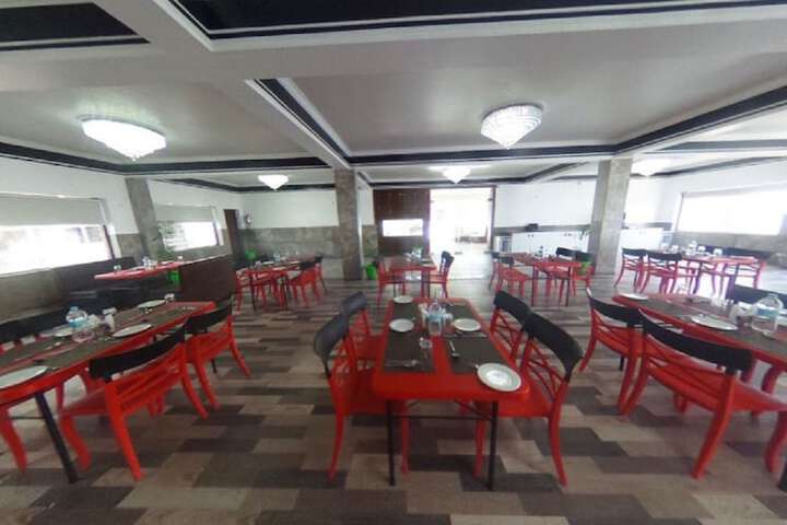 Dining 62 of 77