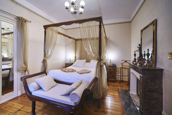 Room 4 of 70