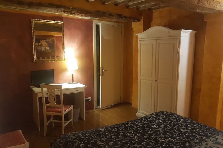 Room 8 of 50