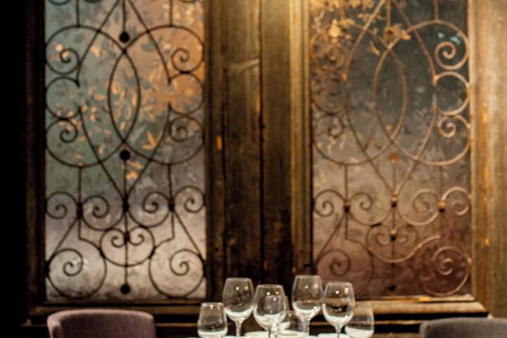 Dining 90 of 136