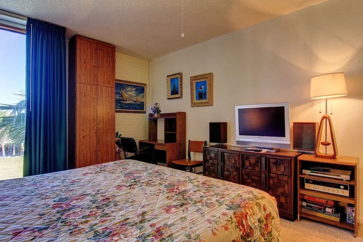 Room 5 of 13