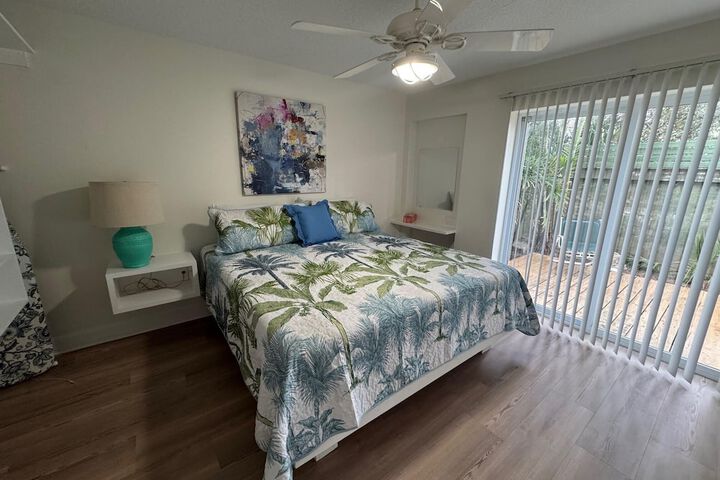 Room 5 of 16