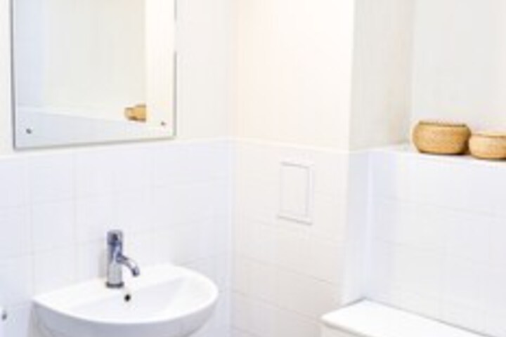 Room 2 of 10