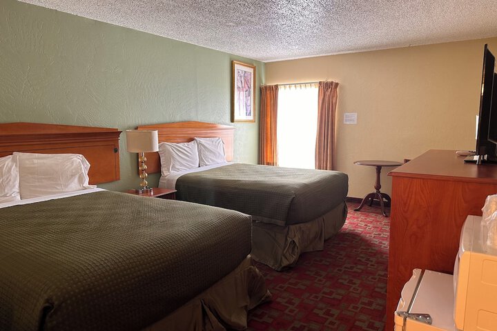 Room 10 of 33