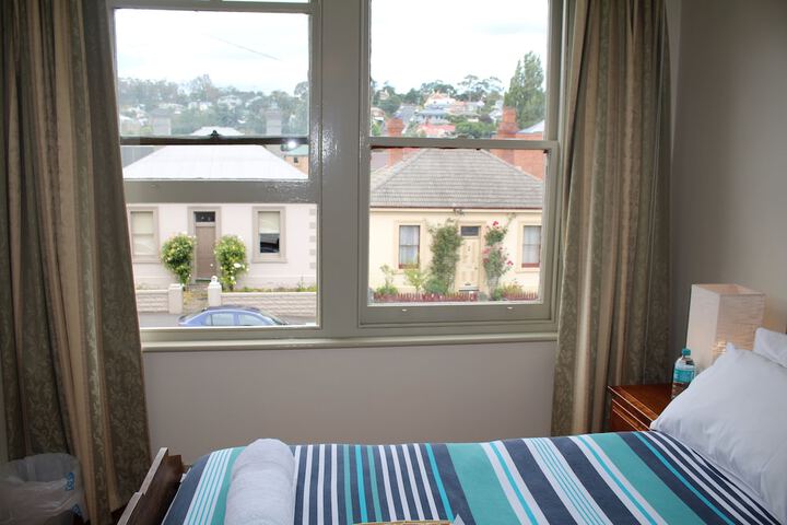 Room 4 of 61