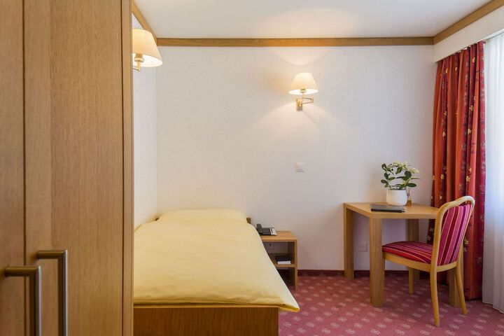 Room 8 of 78