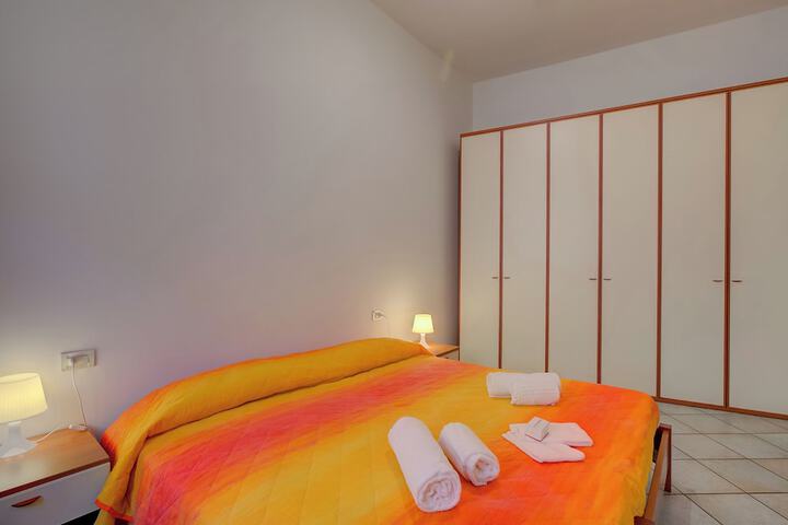 Room 52 of 128