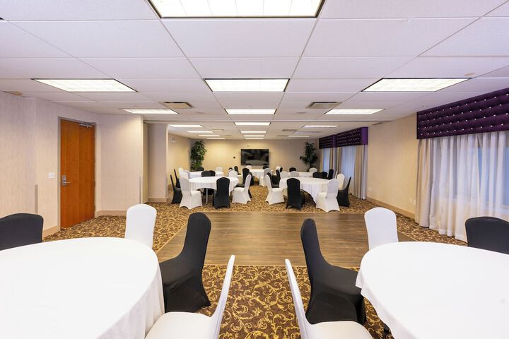 Ballroom/Hall 96 of 114