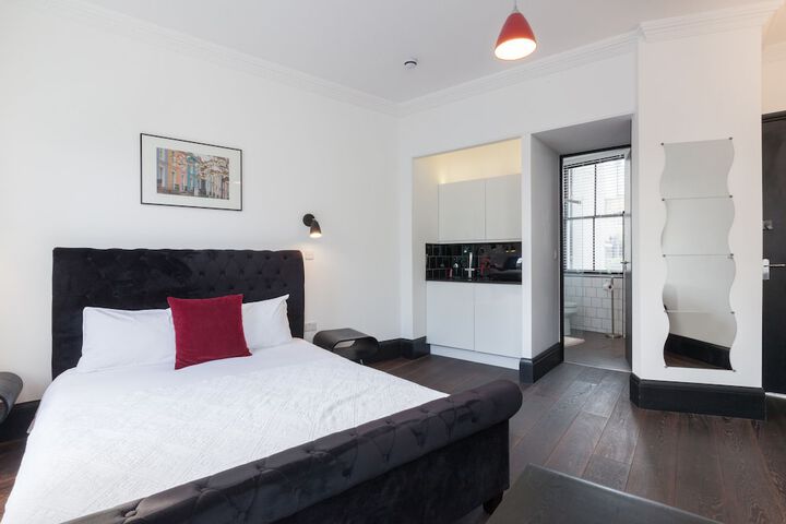 Room 9 of 27