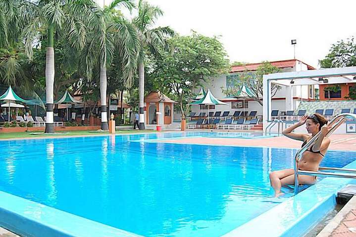 Hotel Pool