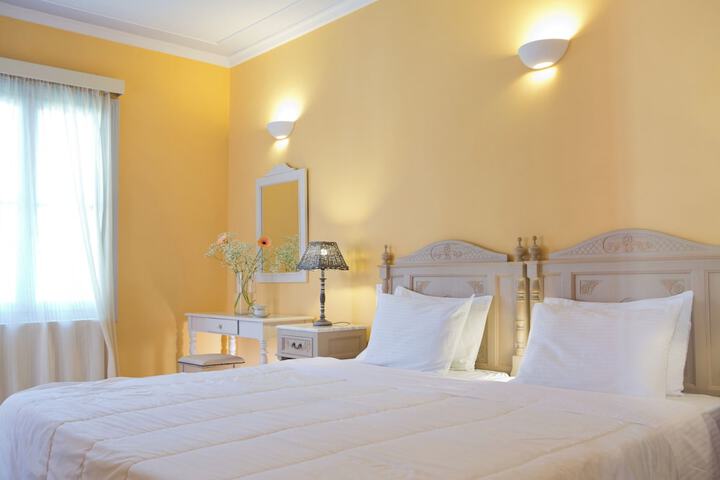 Room 93 of 238