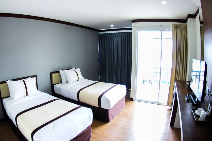 Room 10 of 43