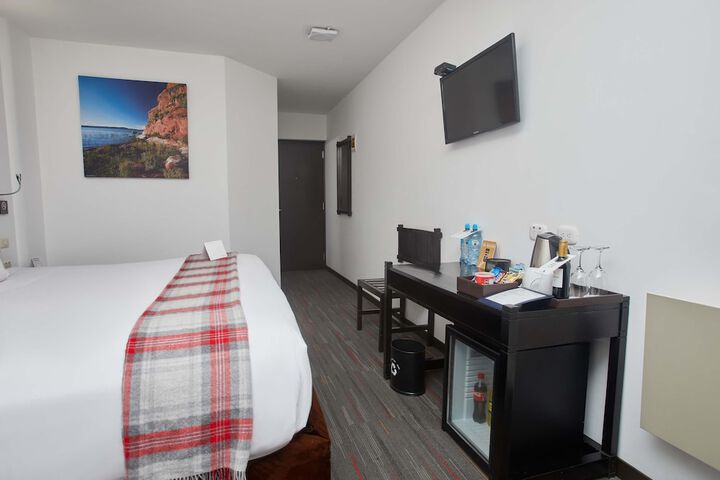 Room 13 of 100