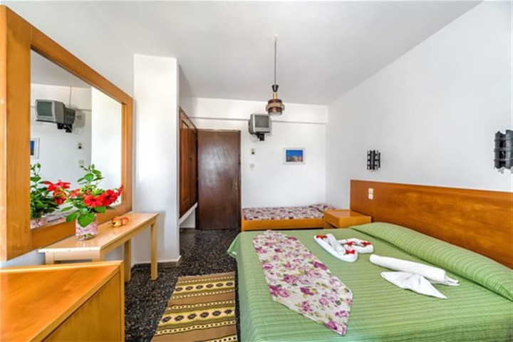 Room 5 of 16