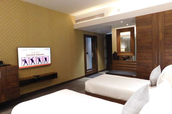 Room 2 of 99