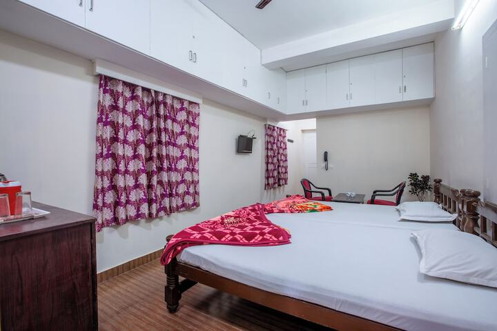 Room 2 of 32