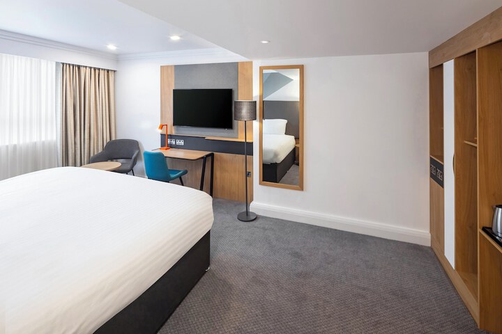 Room 4 of 124