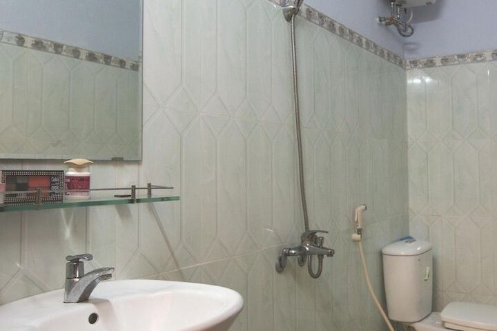 Room 6 of 9