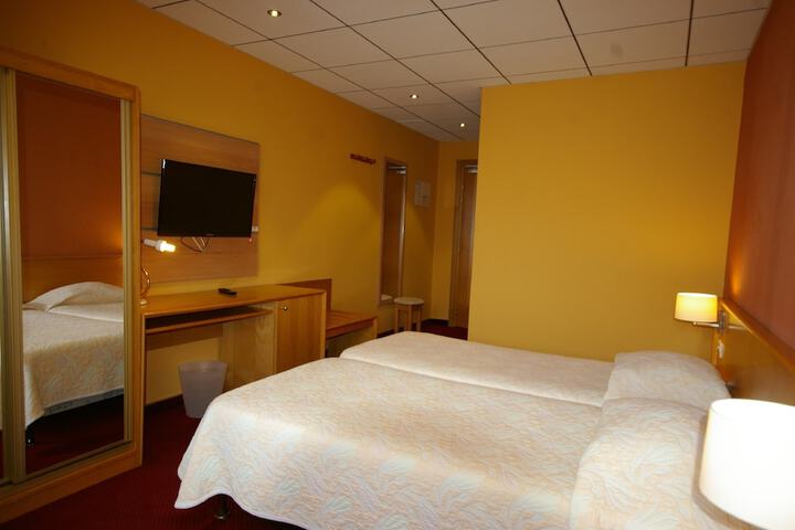 Room 4 of 42