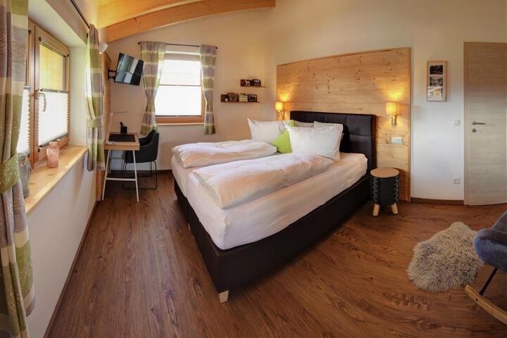 Room 2 of 51