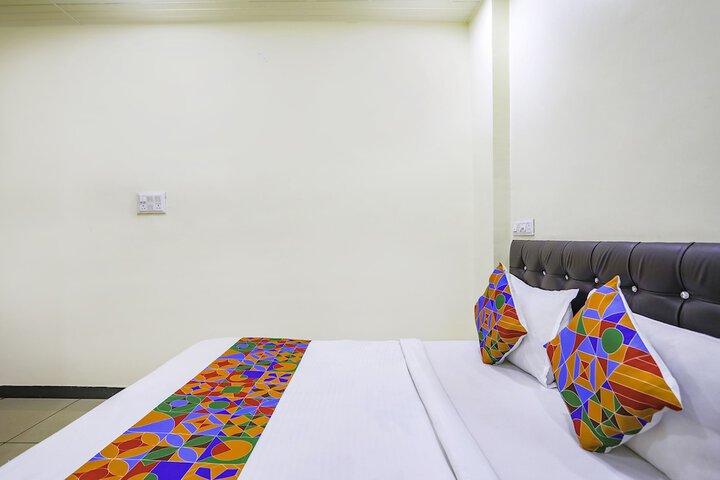 Room 17 of 28