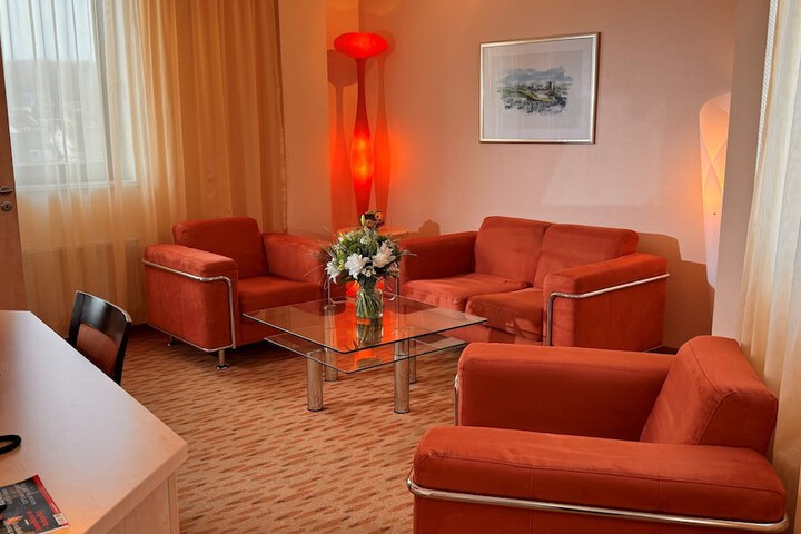 Room 10 of 20