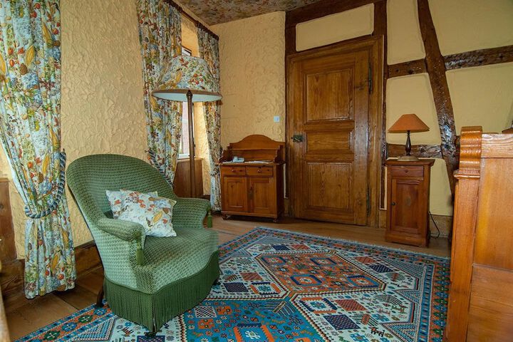 Room 2 of 11