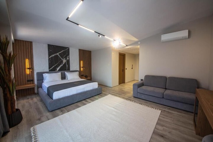 Room 42 of 93