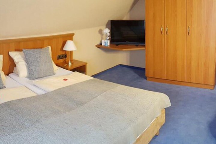 Room 5 of 28