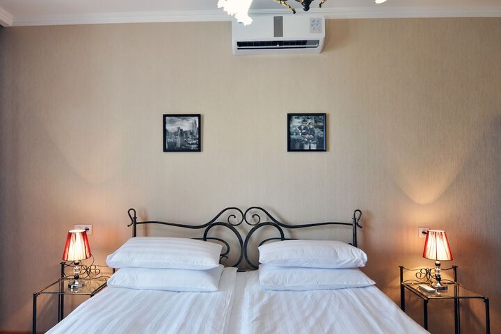 Room 6 of 36