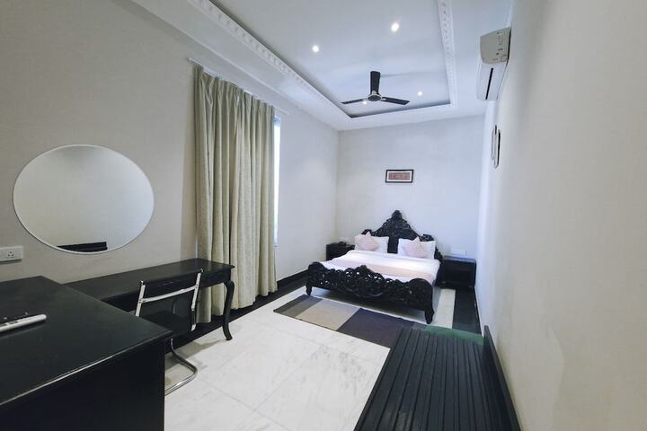 Room 10 of 30