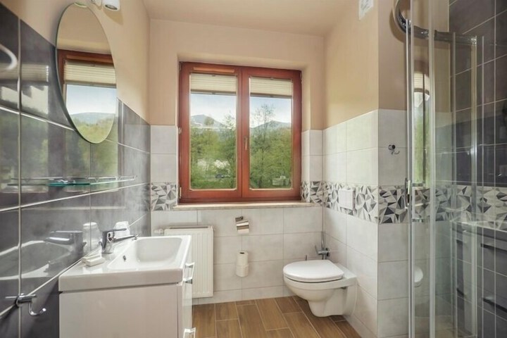 Room 8 of 15