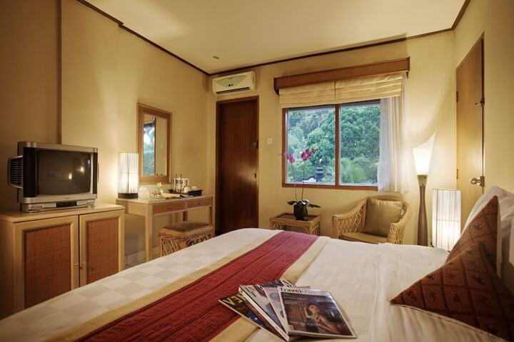 Room 4 of 73