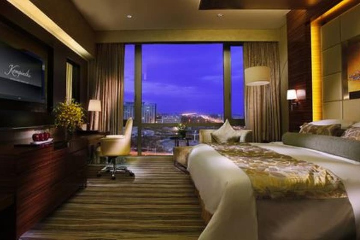 Room 18 of 213