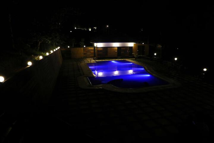 Pool 14 of 25