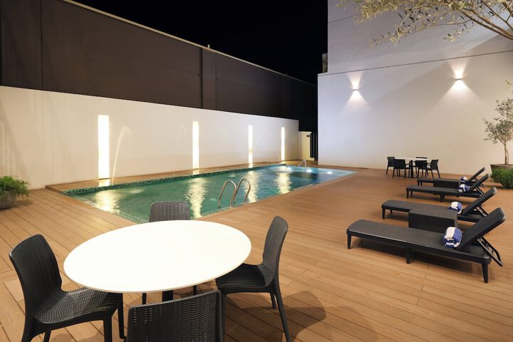 Pool 44 of 110
