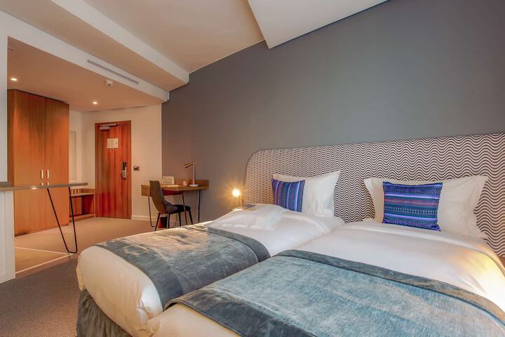 Room 9 of 35