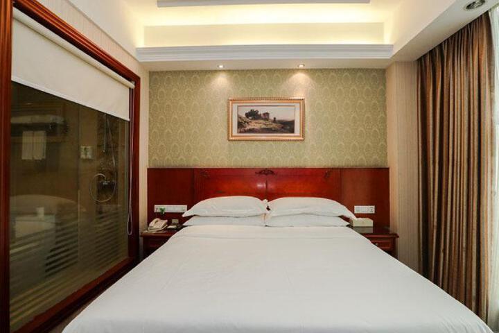 Room 18 of 65