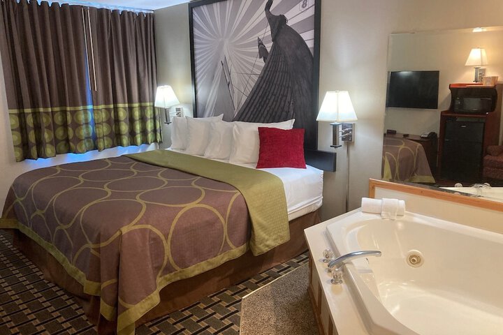 1 King Bed (3 of 13)