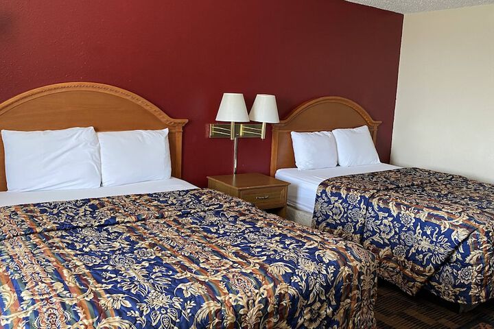 2 Double Beds (15 of 18)