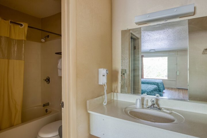 Room 21 of 29