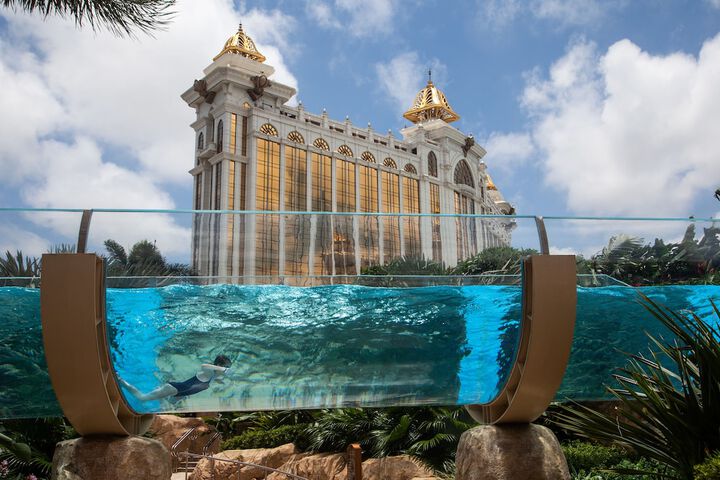 Pool Hotel