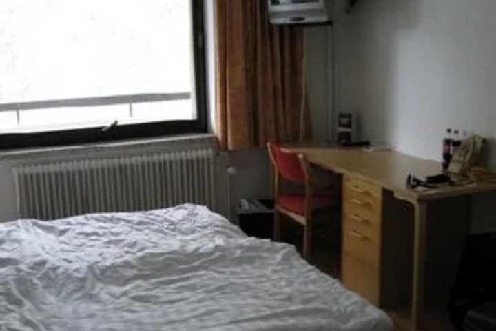 Room 2 of 4