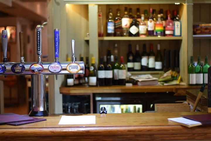 Lounge 28 of 34
