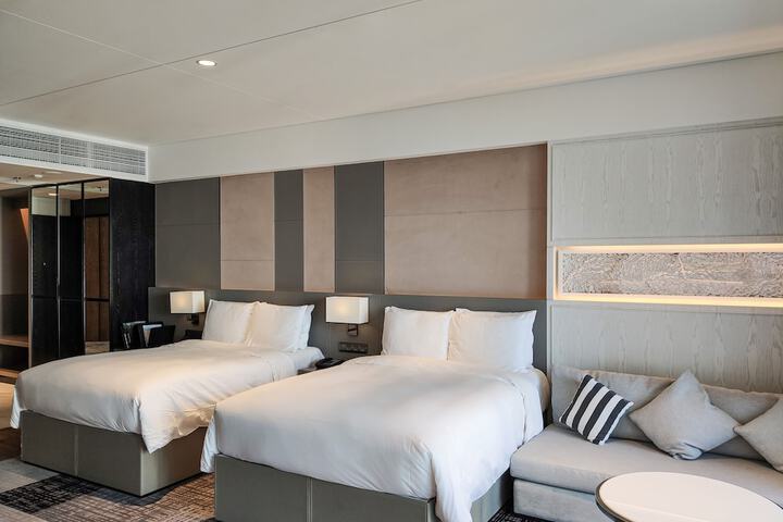Room 25 of 126
