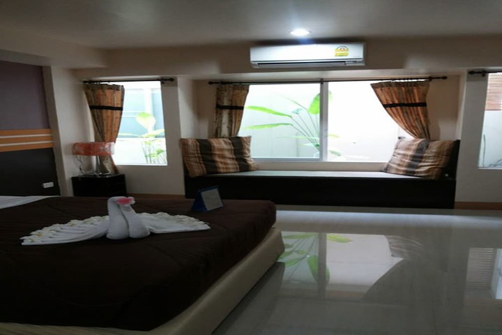 Room 9 of 26