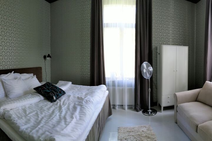 Room 19 of 76